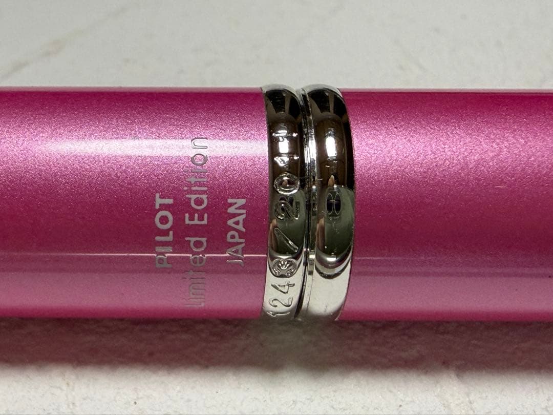 美品】洗浄済 パイロット キャップレス万年筆M 2011限定ピンク PILOT