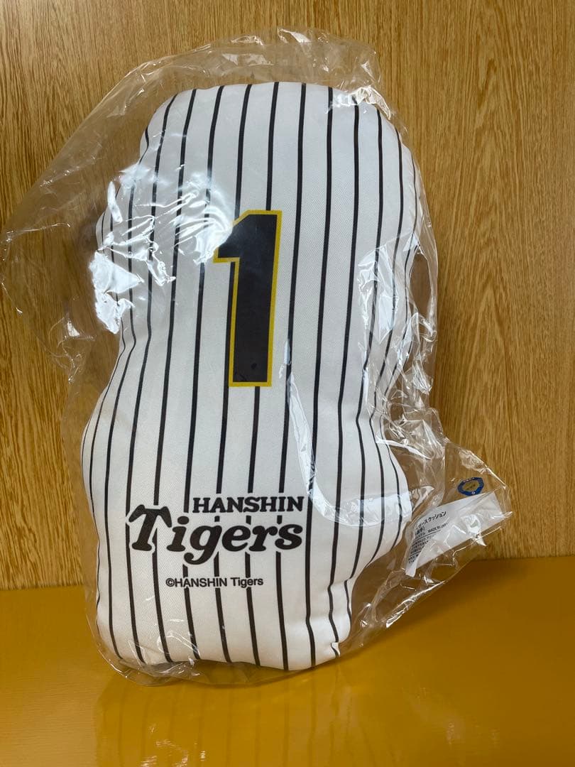 阪神タイガースとマッカノーズデザインとコラボレーションしたグッズ