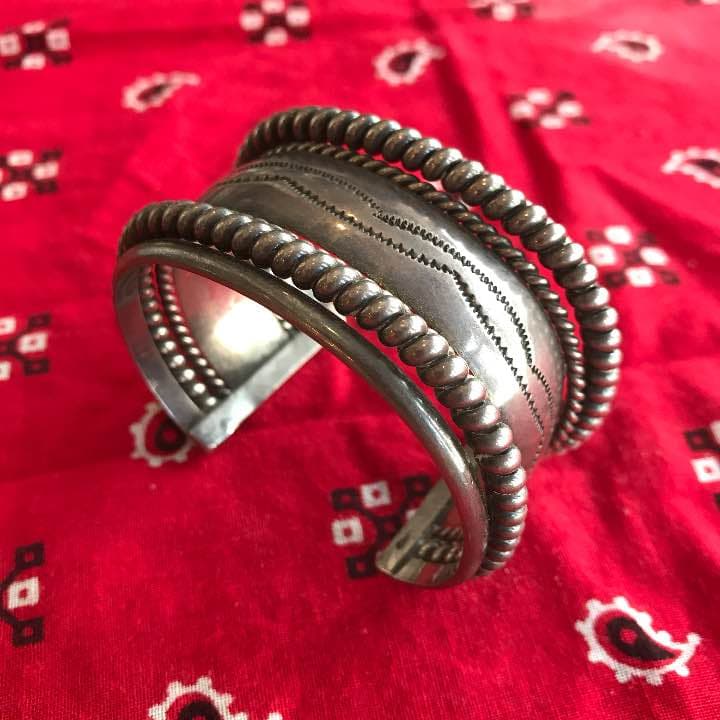 ナバホ ビンテージバングルsterling 極太TAHE - メルカリ