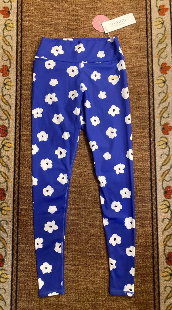新品　emmi yoga　レギンス　フラワー柄　ブルー　UVカット　速乾機能　M