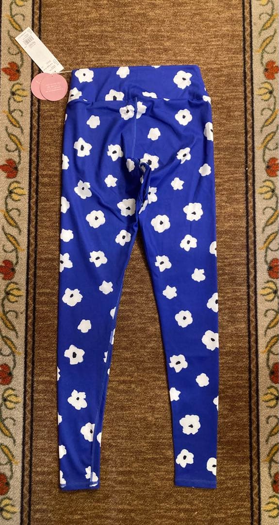 新品　emmi yoga　レギンス　フラワー柄　ブルー　UVカット　速乾機能　M