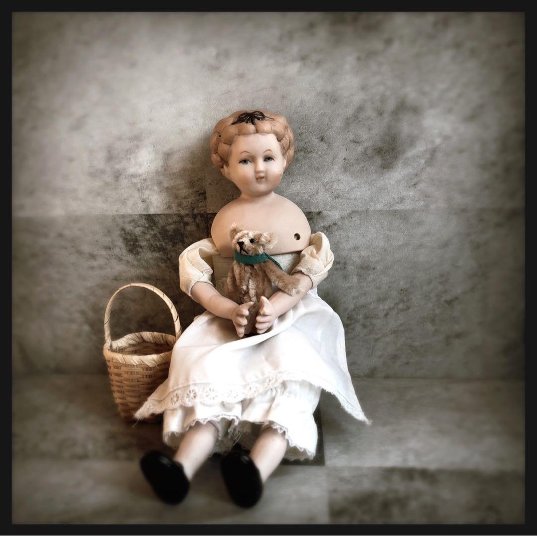 レアヴィンテージ 黒いリボンの女の子　ビスクドール