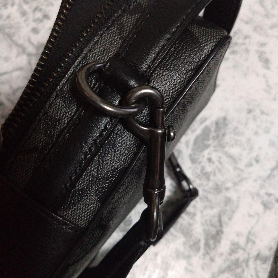 Coach ブラックレザー ボディーバッグ