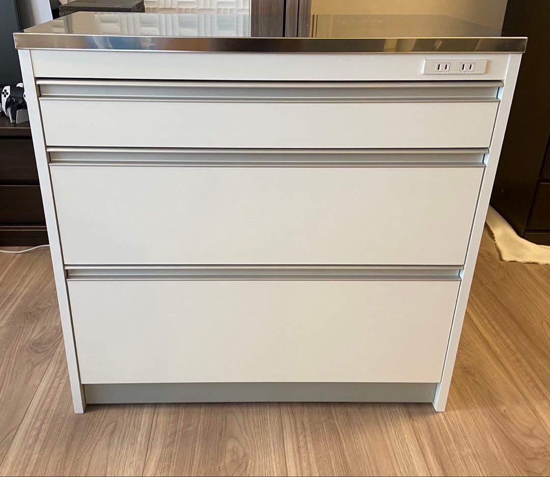 収納物を考えたキッチンカウンター ロータイプ