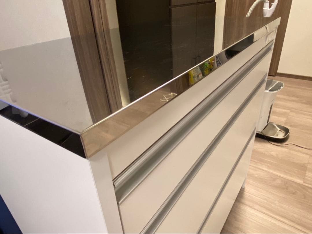 収納物を考えたキッチンカウンター ロータイプ