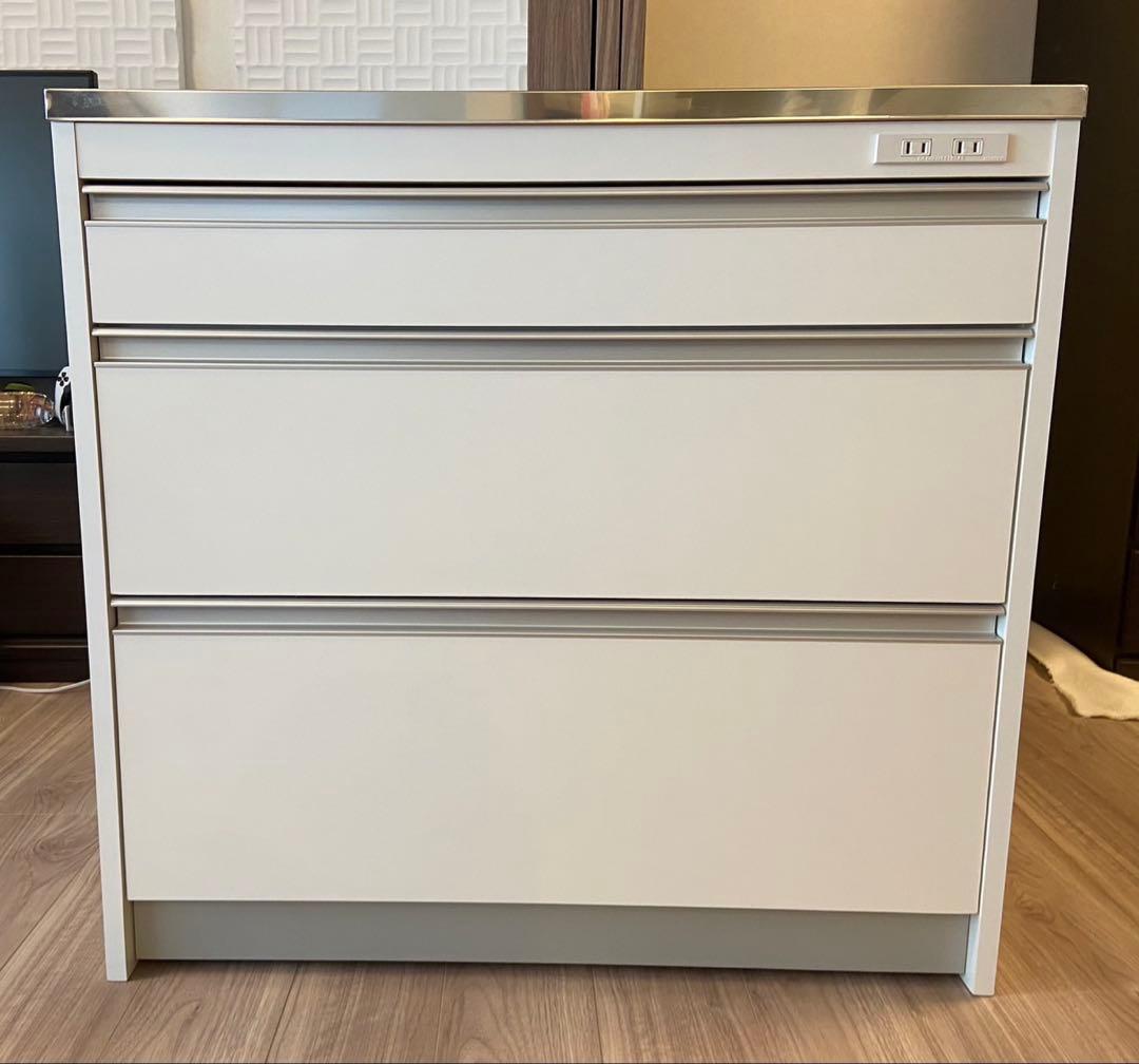 収納物を考えたキッチンカウンター ロータイプ