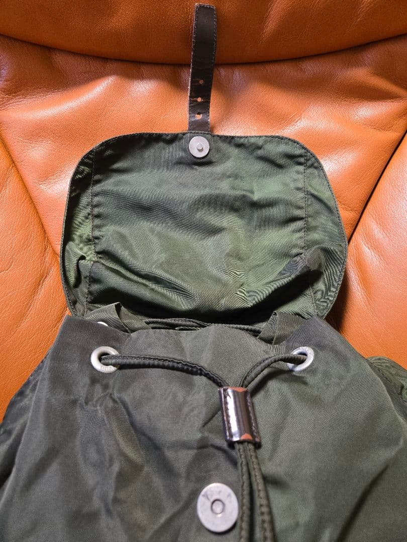 PRADA　プラダ　オリーブグリーン　バックパック　リュック　白タグ