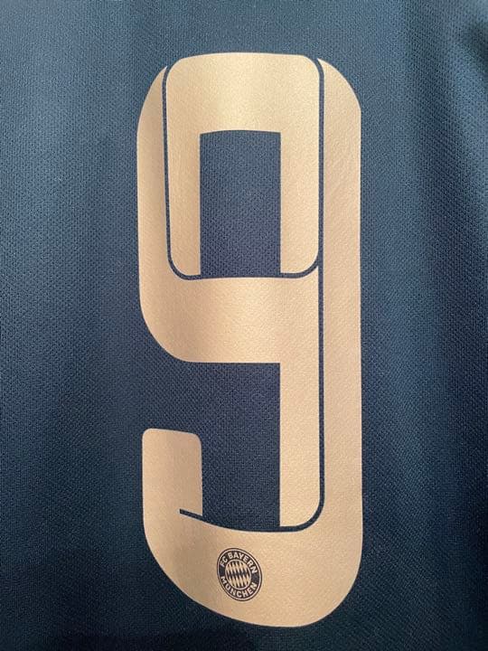 【年末限定特価/正規品】バイエルン 4thユニフォーム レヴァンドフスキ