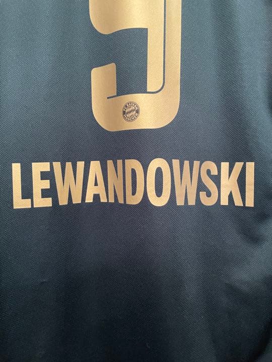 【年末限定特価/正規品】バイエルン 4thユニフォーム レヴァンドフスキ