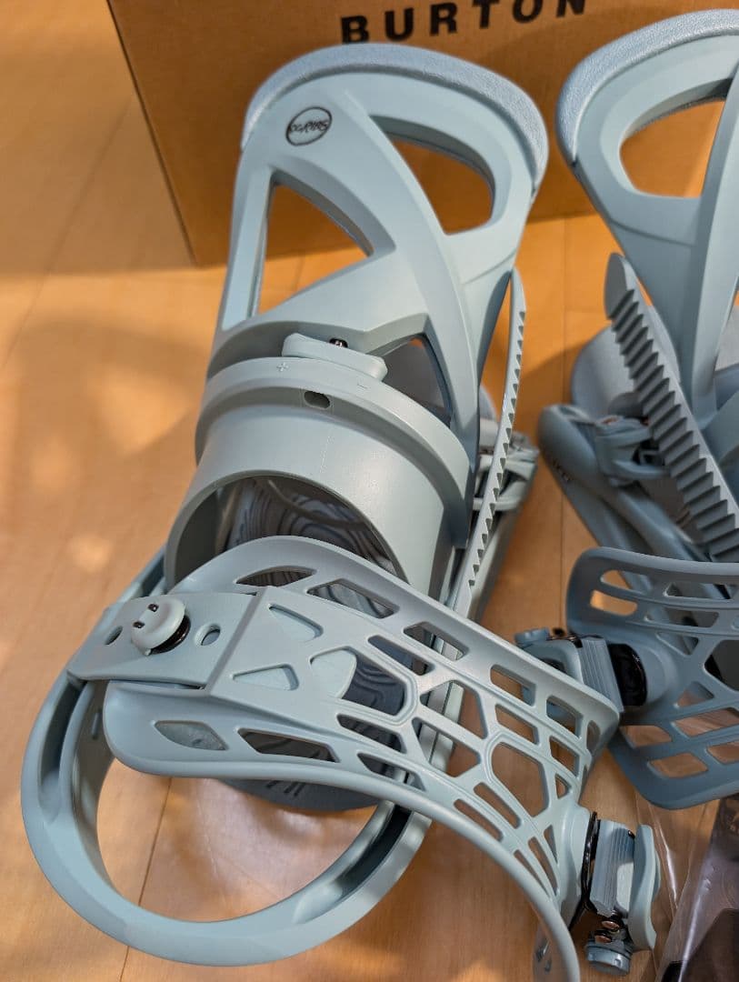ウィメンズ バートン スノーボードバインディング スクライブ ロックライケン М