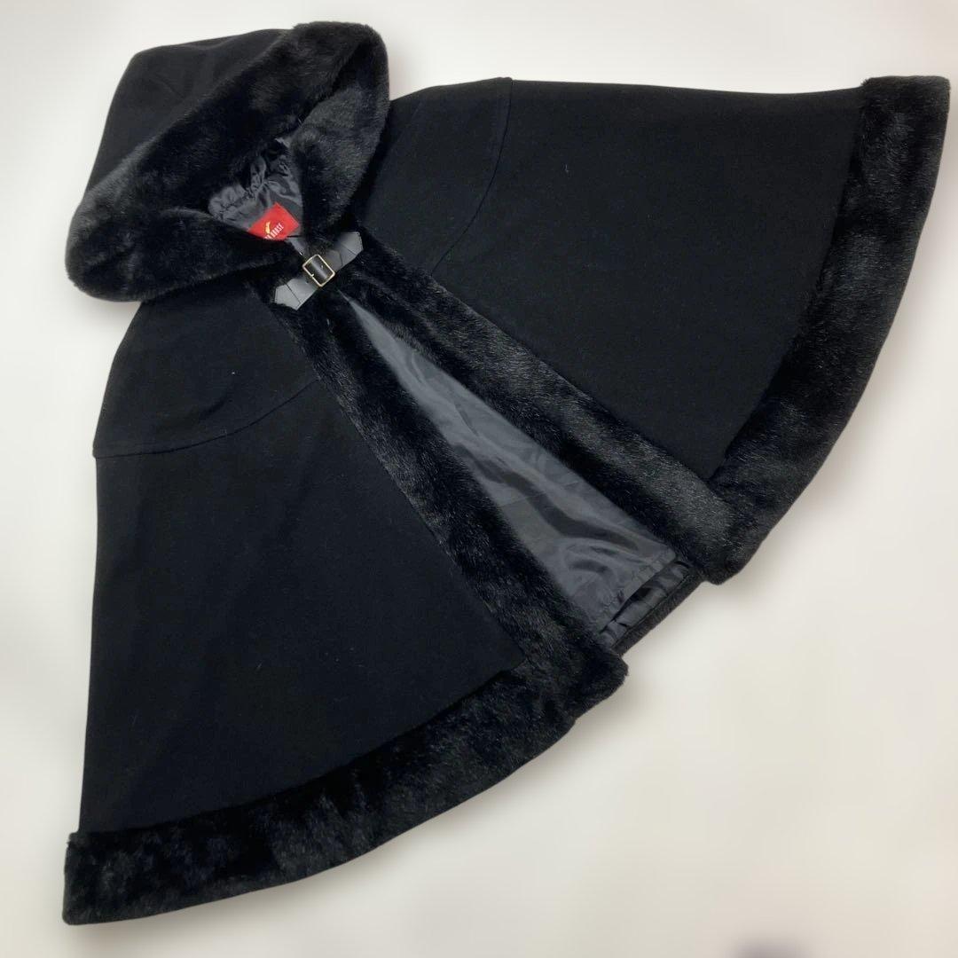 【試着のみ】ピンクハウス 黒 ファー使い マント/ケープコート/2022年 秋