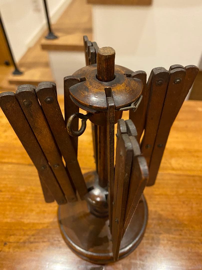 アンティーク 飴色で珍しい小ぶり　木製　かせくり機