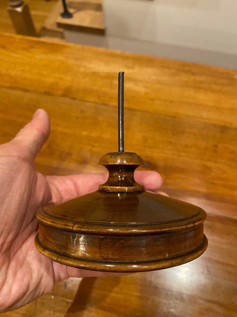 アンティーク 飴色で珍しい小ぶり　木製　かせくり機