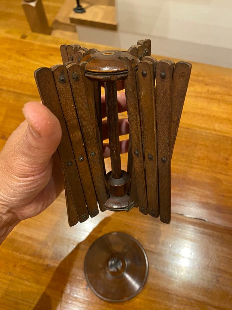 アンティーク 飴色で珍しい小ぶり　木製　かせくり機