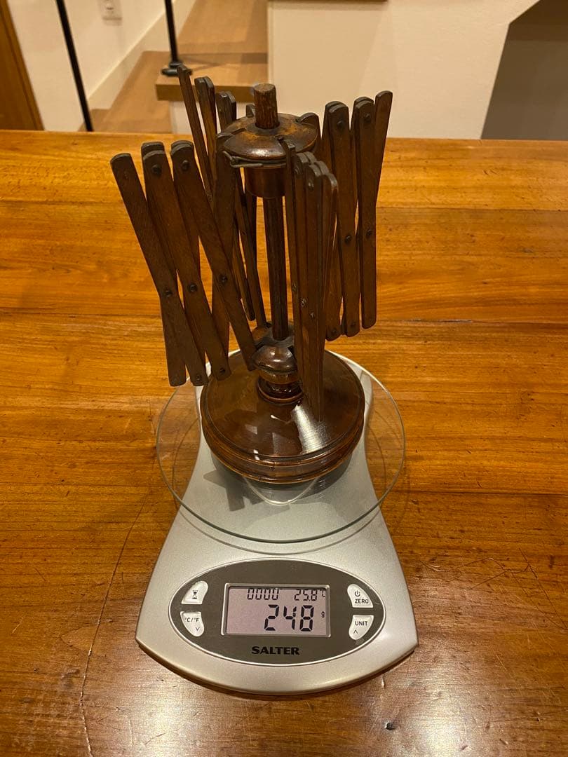 アンティーク 飴色で珍しい小ぶり　木製　かせくり機