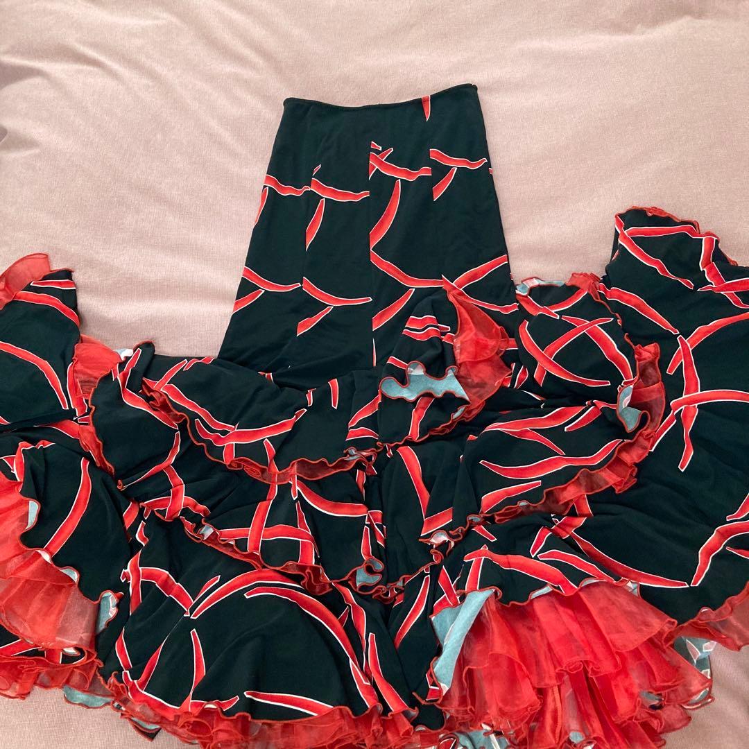 ソニアジョーンズ、ファルダ フラメンコ スカート 黒と赤 フリル付き