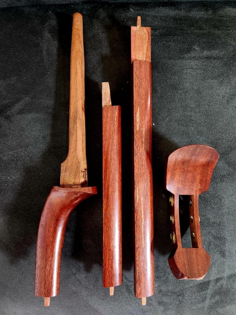 長唄三味線、細い棹、花梨、適切なサイズ、丸胴、皮に破れなし、本革