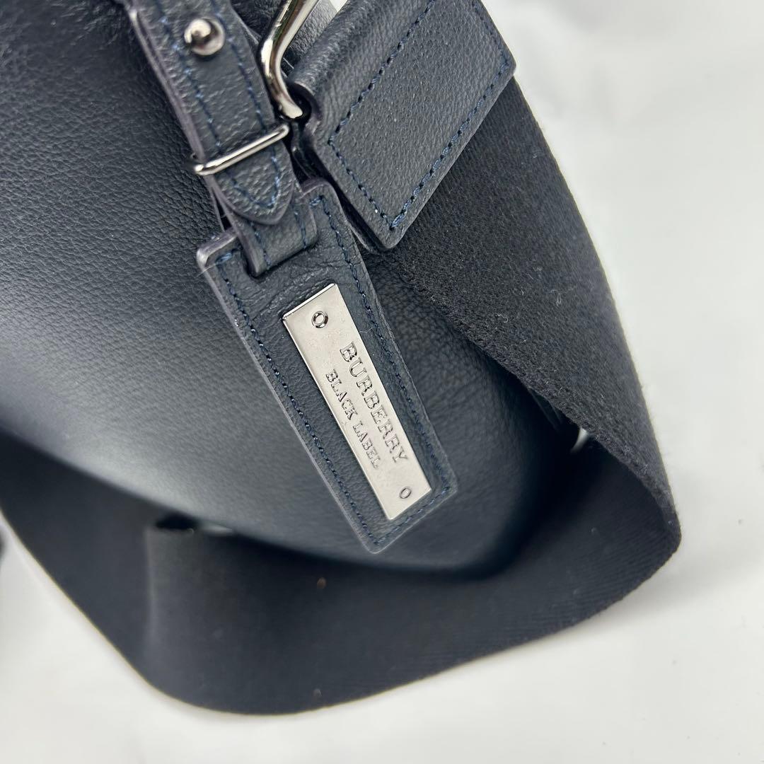 【美品】バーバリーブラックレーベル ショルダーバッグ オールレザー　チャーム　紺