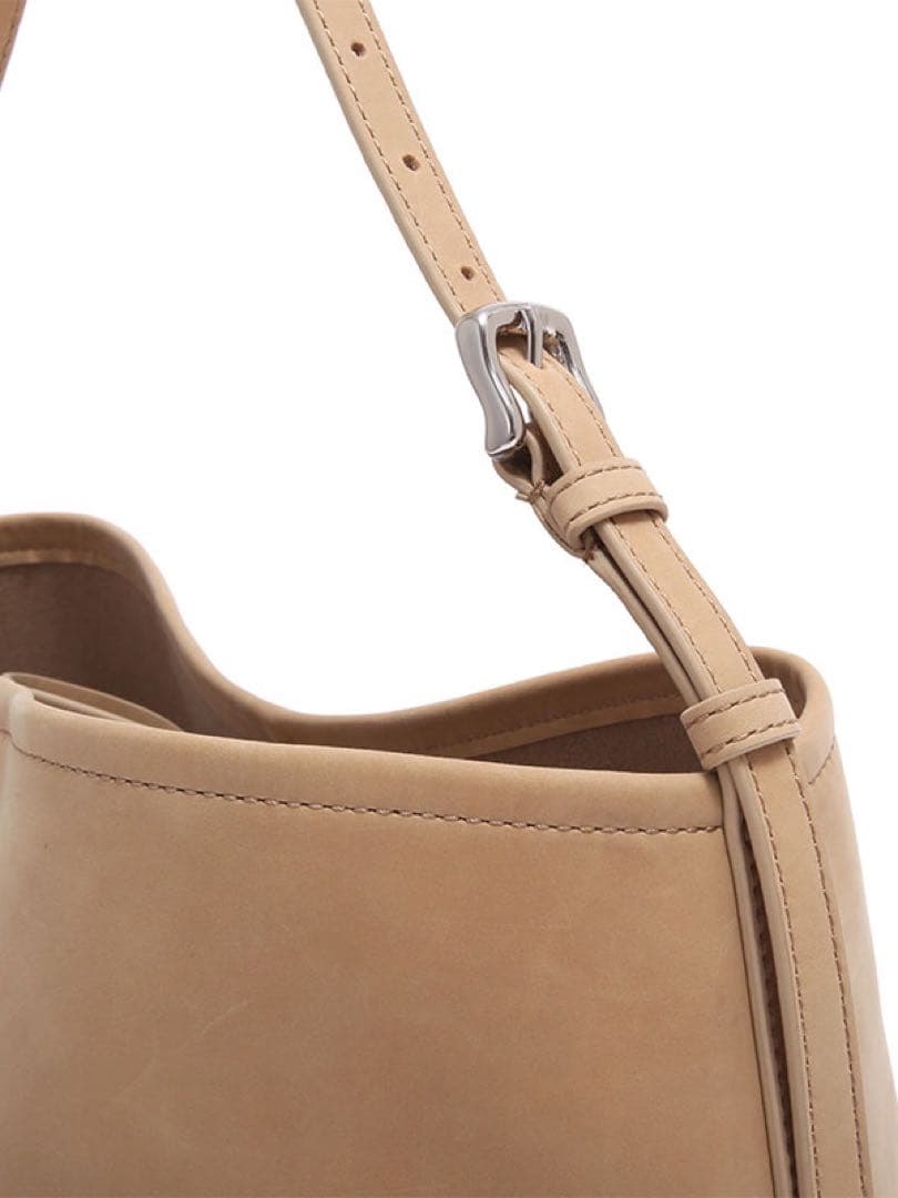 ETRE TOKYO 新作 完売 ナローショルダーランドスケープレザーバッグ