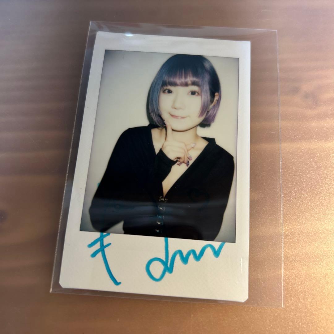 るるちゃ。 直筆サイン入りチェキ2枚 - メルカリ