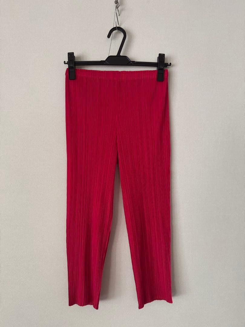 【少し訳あり】PLEATS PLEASE パンツ　サブリナ（濃い赤系ピンク）