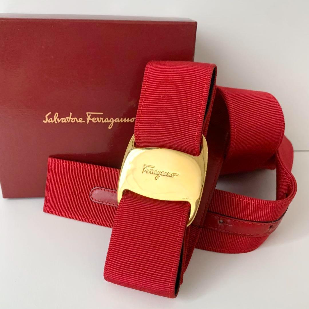 【フェラガモ】ベルト　ヴァラリボン　赤　レッド　レディース　ほぼ新品