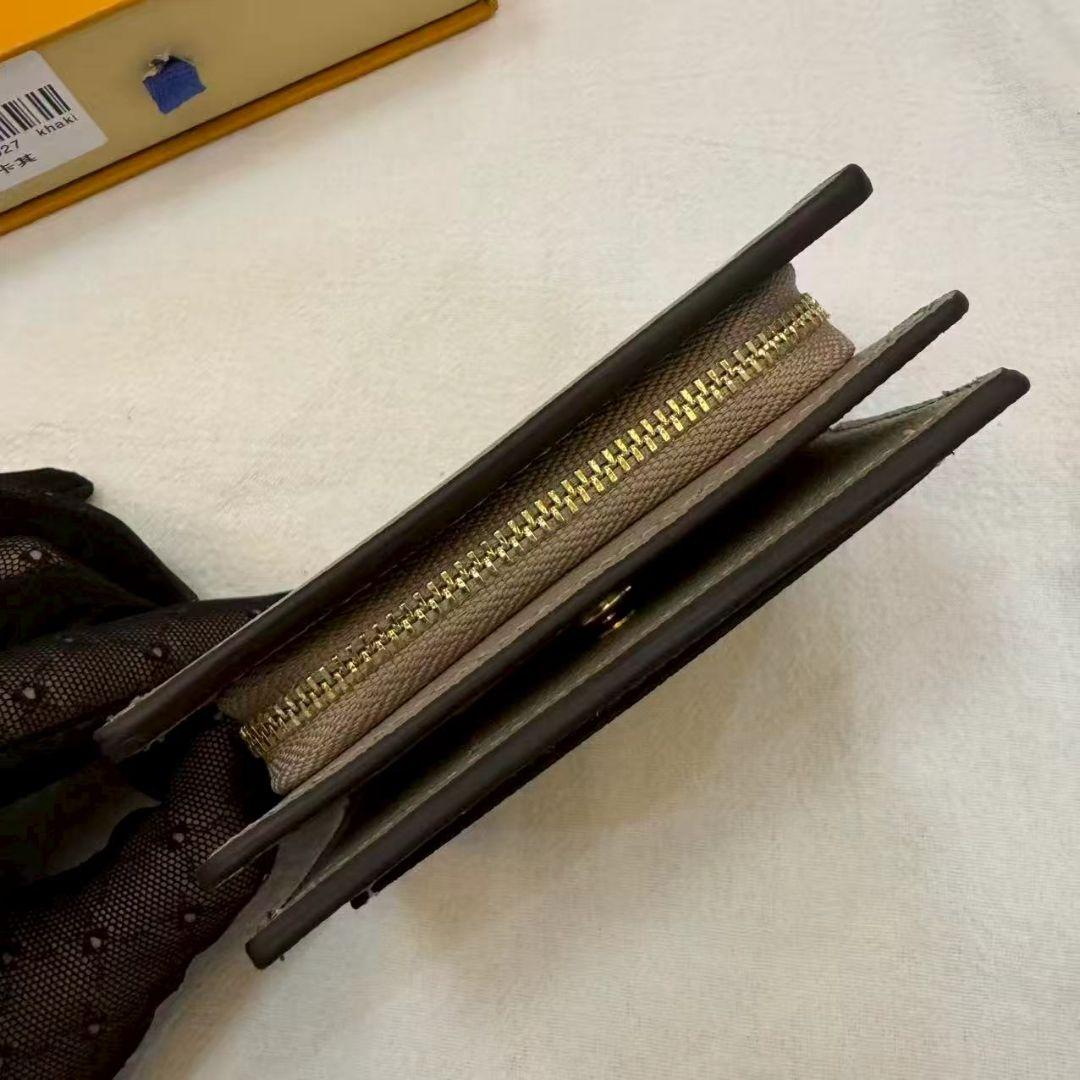 期間限定価格 二つ折り財布 カーキ色