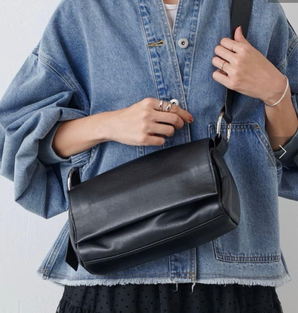 BEARDSLEY ビアズリー レザーボディバッグ - メルカリ