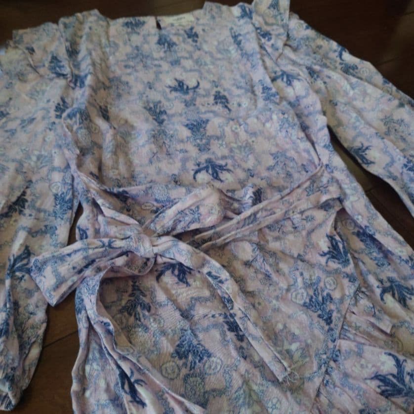 イザベルマランエトワール★ラッフルスリーブ ラップワンピース