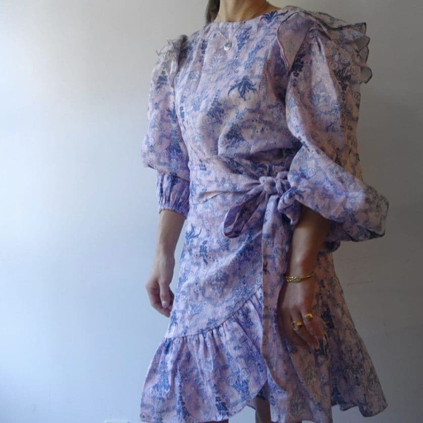 イザベルマランエトワール★ラッフルスリーブ ラップワンピース