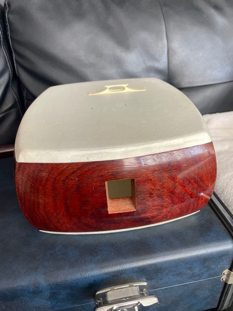 三味線 紅木 二本溝 子持綾杉胴　糸巻天然素材　皮破れなし