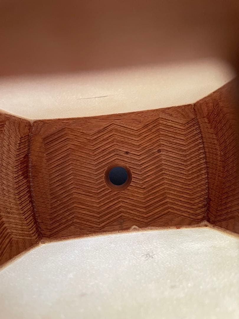 三味線 紅木 二本溝 子持綾杉胴　糸巻天然素材　皮破れなし