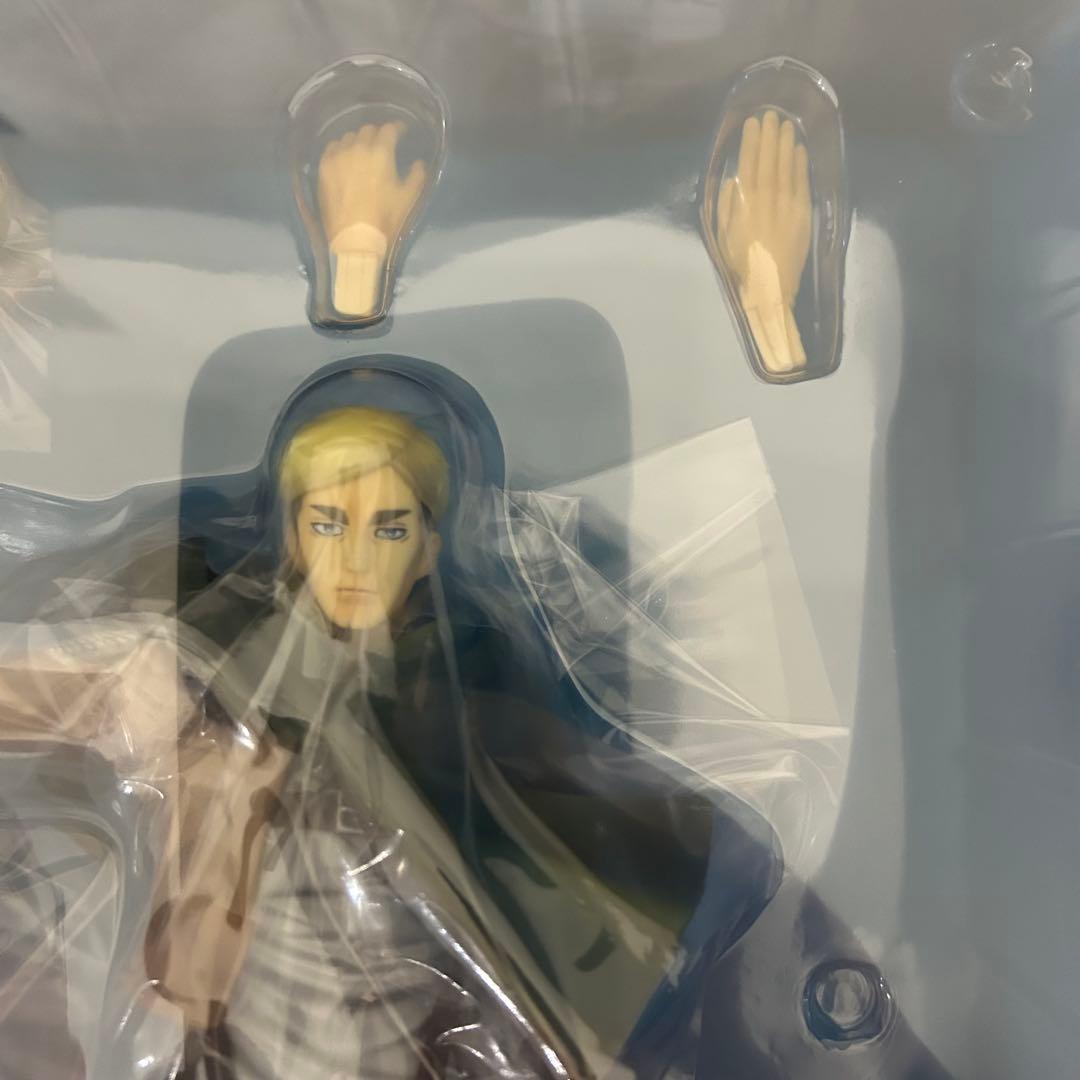 進撃の巨人　エルヴィン　1/8 フィギュア　千値練　BRAVE ACT