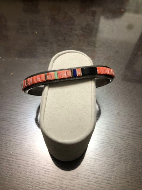 ナバホ族 ズニ バングル シルバー925 ヴィンテージ 赤珊瑚 レッド