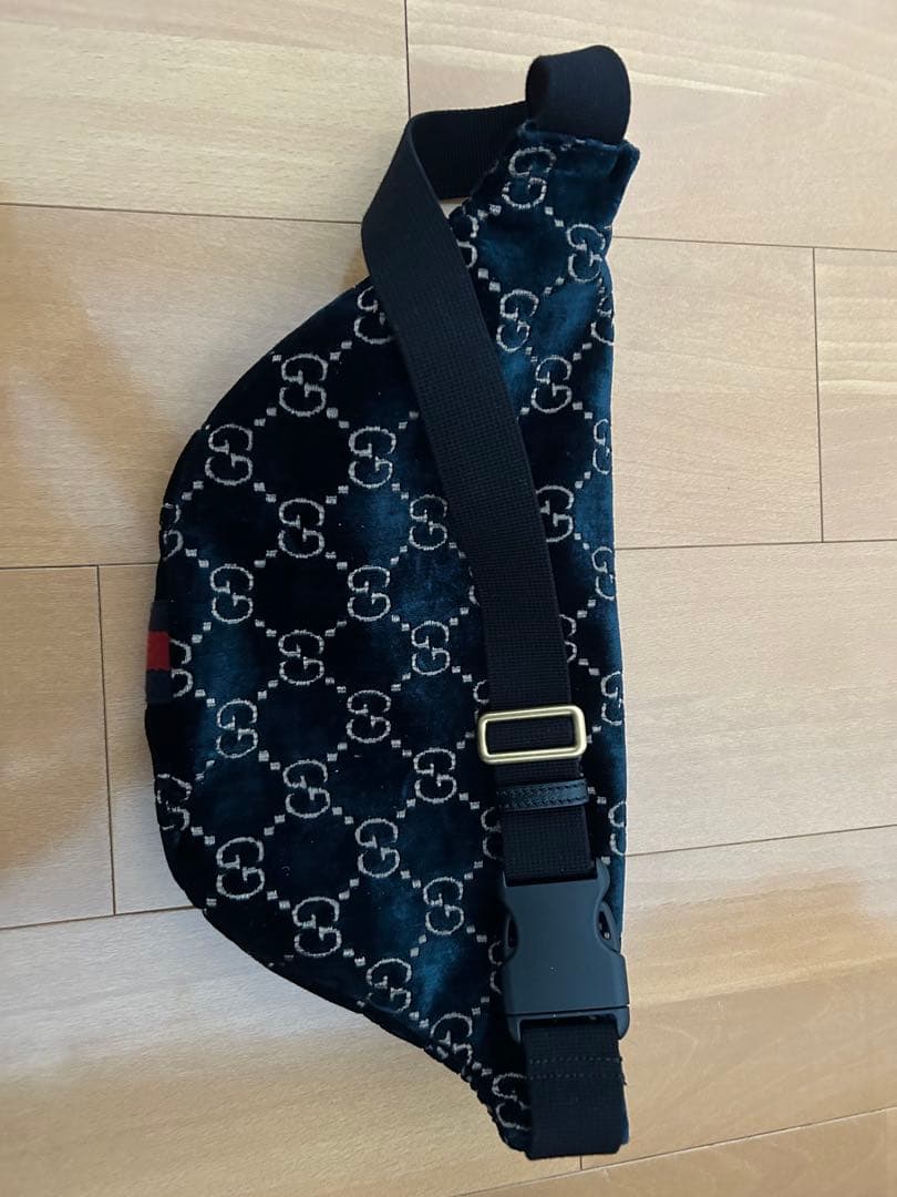 GUCCI ダークグリーン　ボディバッグ、ウエストポーチ