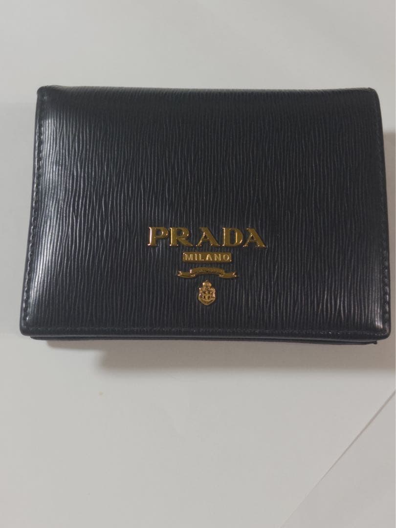 値下げ⭕️PRADA 二つ折り財布 ブラック