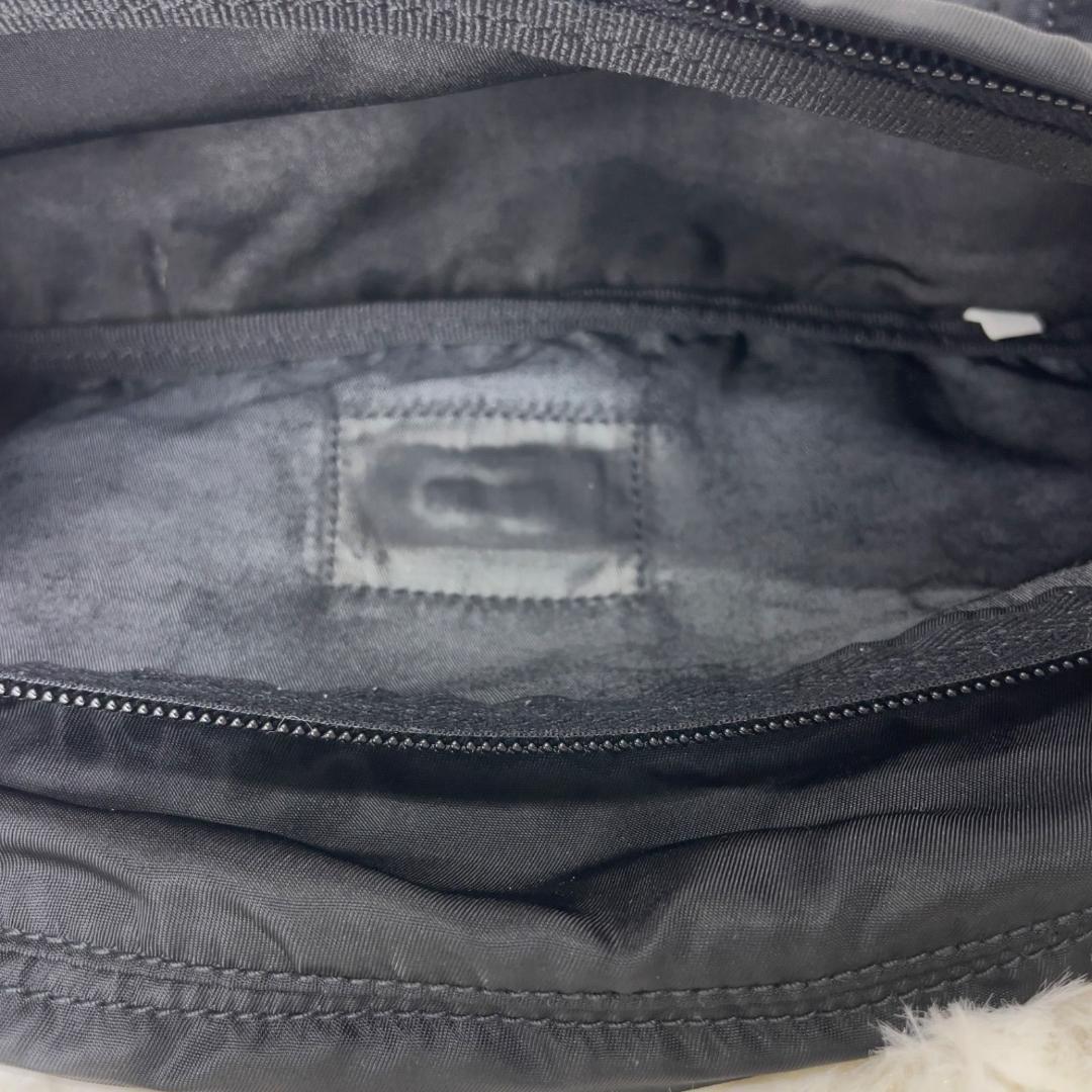 プラダ ボデイバッグ ナイロン ブラック ウエストポーチ 三角プレート