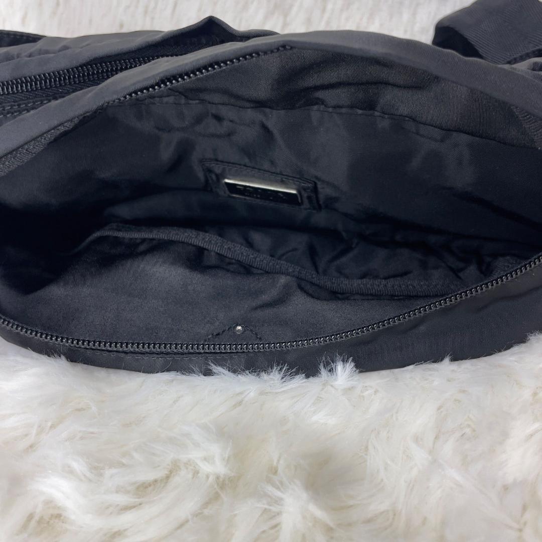 プラダ ボデイバッグ ナイロン ブラック ウエストポーチ 三角プレート