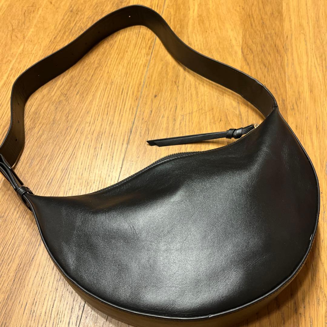 2.718 スリーククロスボディバッグ ブラック