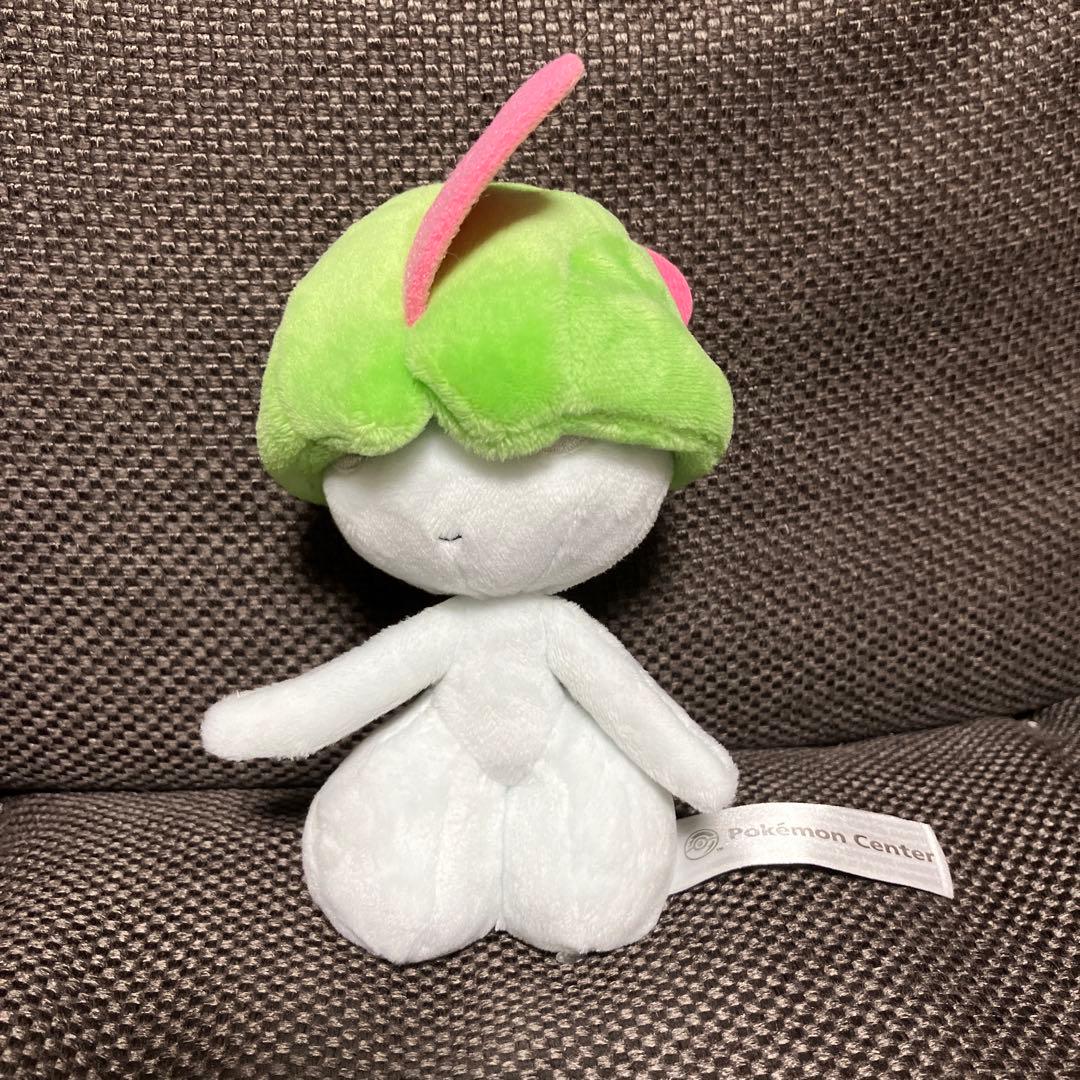 ポケモンセンター限定】ラルトス ぬいぐるみ - メルカリ