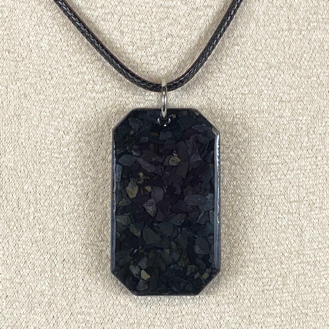 強い波動を持つ古代ソマチッド入りペンダント 八角形 レザーチェーン 2セット