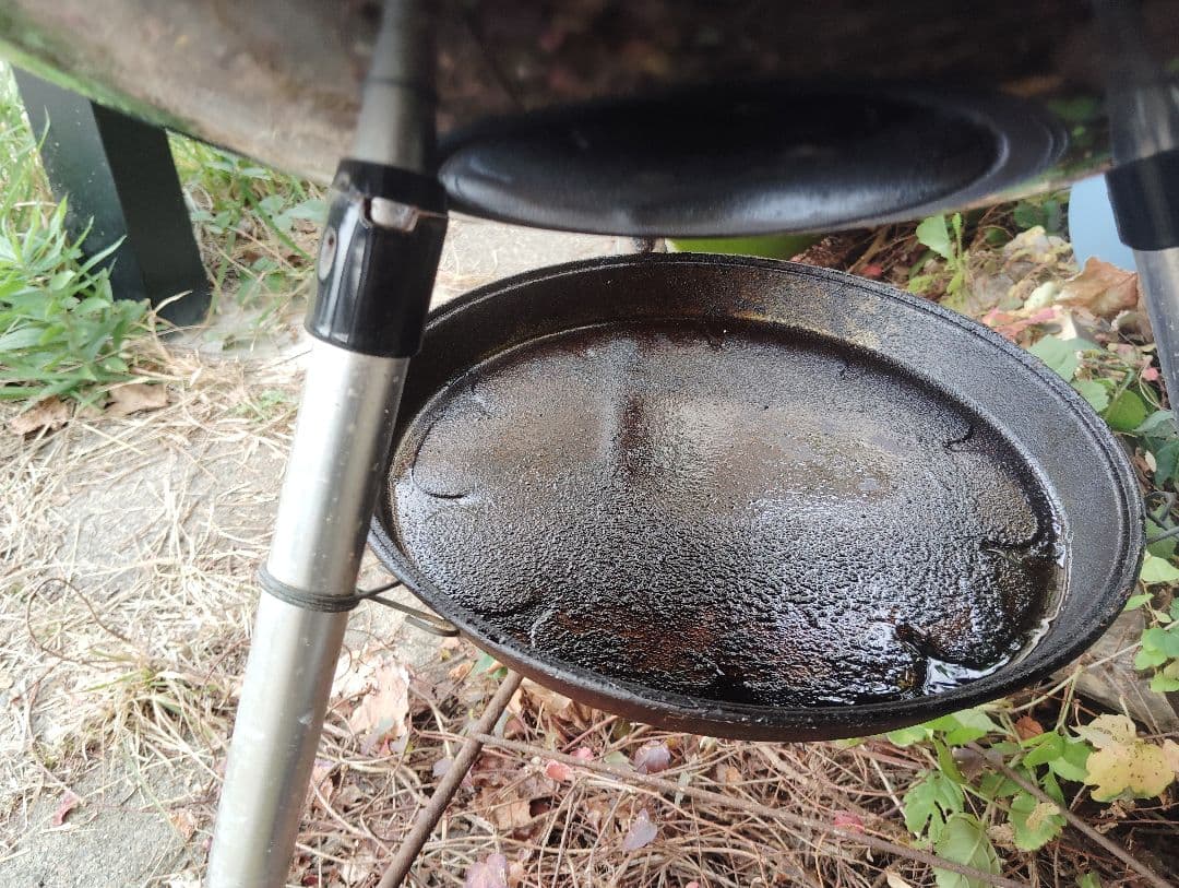 売り切れ御免！Weber バーベキューコンロ 57cm 温度計付 ！引き取り限定