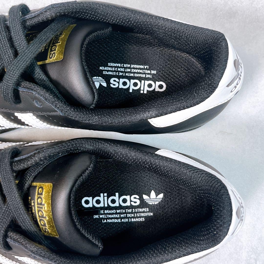 未使用級【アディダス】スーパースター (22.5) スニーカー EG4959 黒