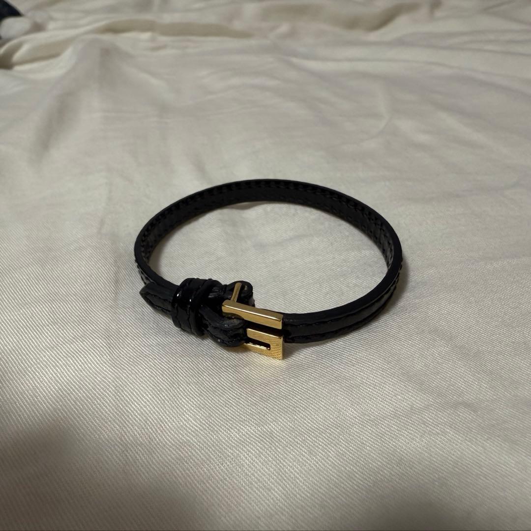 グッチ スクエアGエナメルブレス ブラック