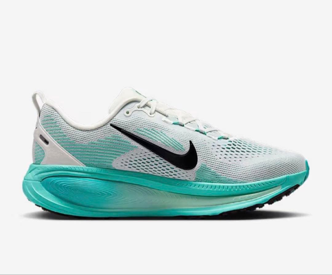 【新品未使用】ナイキ　ボメロ18 29.0cm