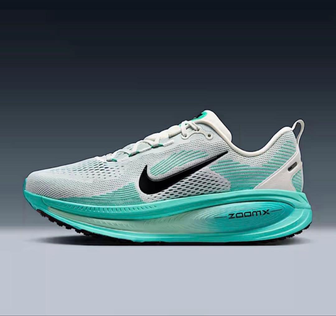 【新品未使用】ナイキ　ボメロ18 29.0cm