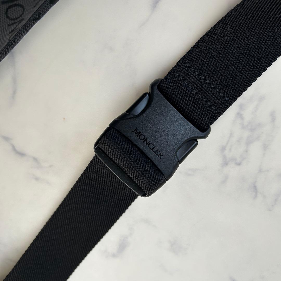 未使用級 モンクレール DURANCE 2023年モデル ウエストバッグ 総柄
