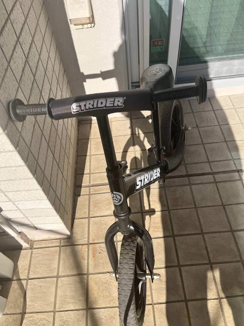 STRIDER 12 ストライダー12 バランスバイク ブラック　スポーツモデル