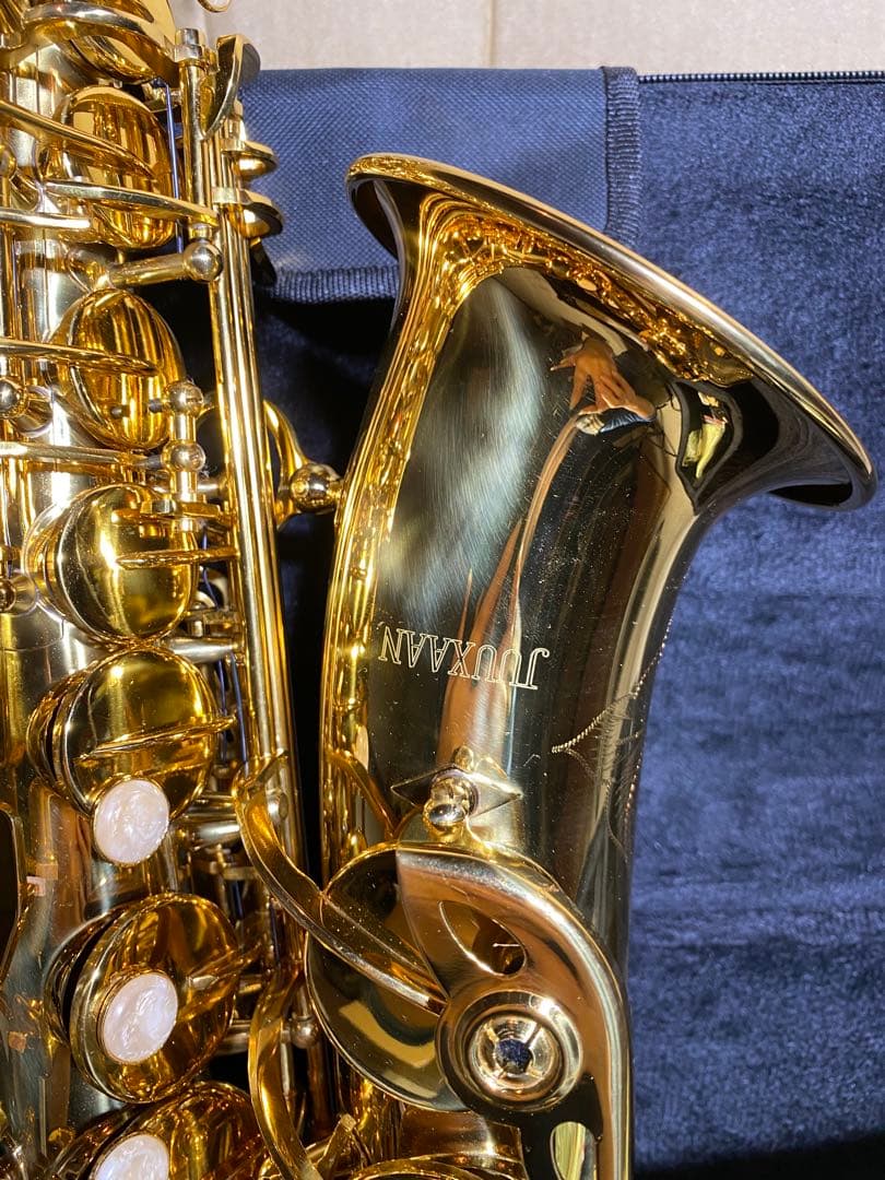 アルトサックス 現状品 管楽器 JUUXAAN」の刻印があります。
