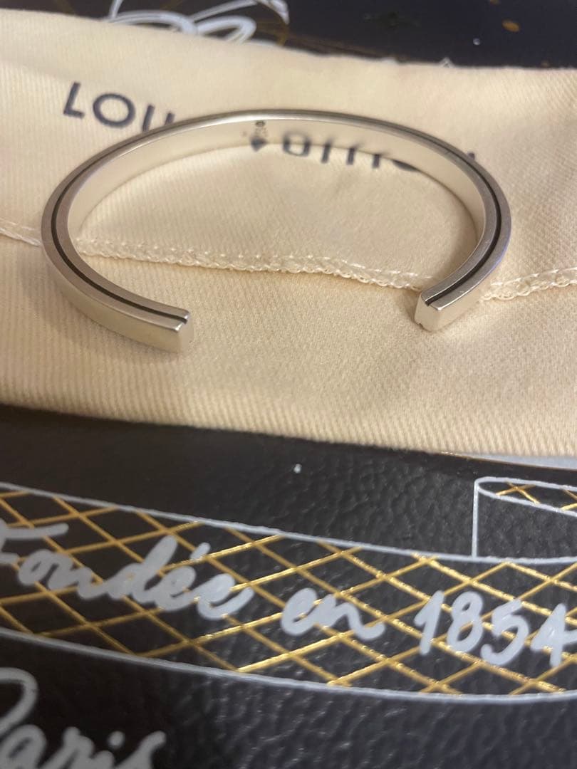 Louis Vuitton シルバーバングル